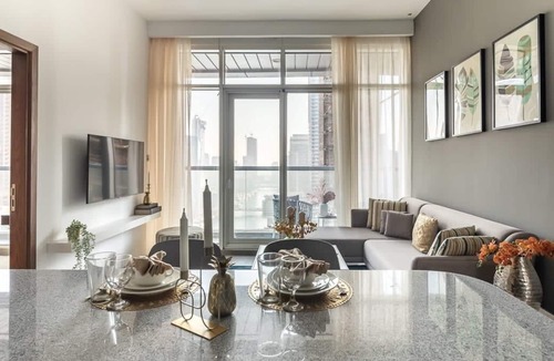 Dubai Marina Apartment | Modern 1BR Apartment with Marina Views!