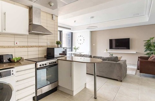 Jumeirah Lake Towers Apartment | Modern 1BR in JLT w/ Serene Lake Views!