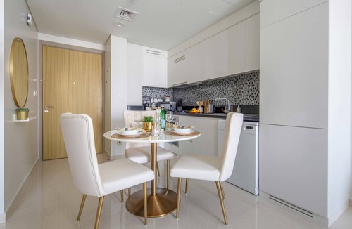 Sheikh Zayed Road Apartment | Modern 1BR Near to Water Canal in Business Bay