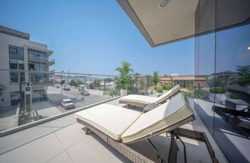Al Safa Apartment | Modern 2 Bedroom - Canal Front Stay!
