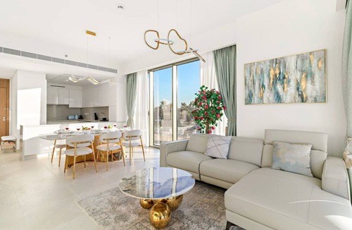 Al Safa Apartment | Modern 2BR w/Canal & Skyline Views near Downtown Dubai
