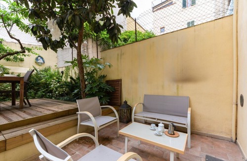 Santo Spirito Apartment | Modern and bright 45 sqm apartment with private patio, perfect for 4 people, located on the ground floor of a period building in good condition. The property is located in Oltrarno district, an extremely quiet and relaxing area, but at the same time very