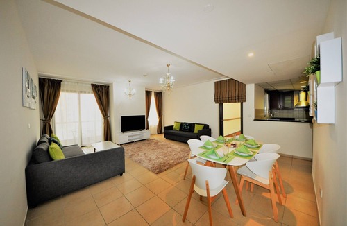 Dubai Marina Apartment | Modern and cosy apartment next to the beach
