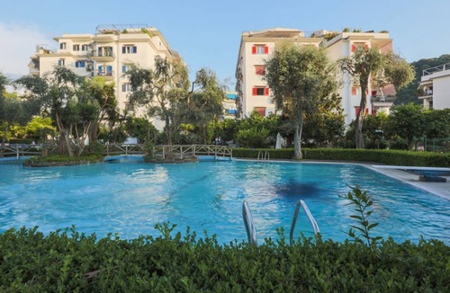 Sorrento Historic Centre Apartment | Modern Apartment with Terrace, Swimming Pool&Tennis