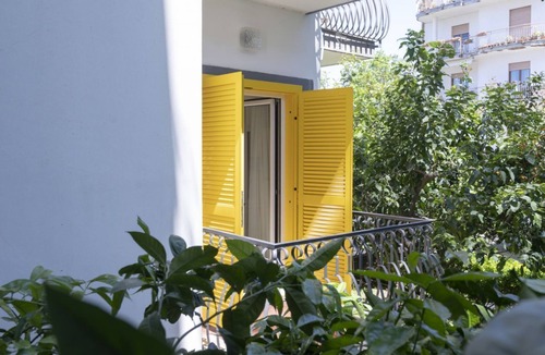Sorrento Historic Centre Apartment | Modern Apartment with Terrace, Swimming Pool&Tennis