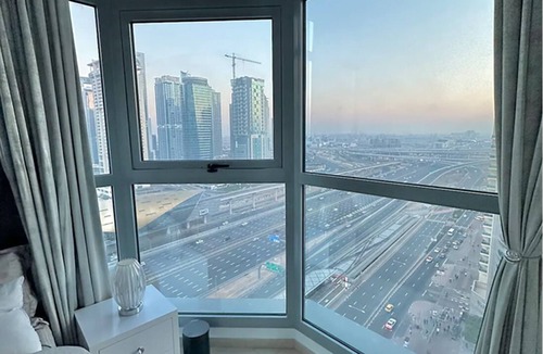 Jumeirah Lake Towers Apartment | Modern Dubai Marina Apartment near Metron