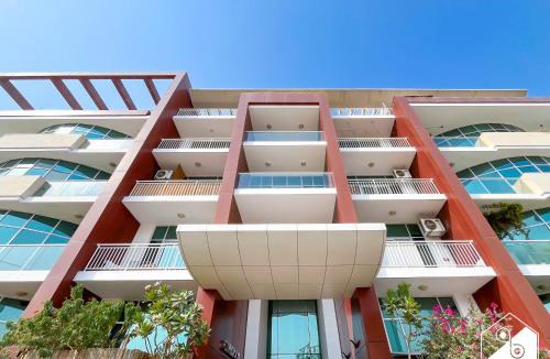 Jumeirah Village Circle Apartment | Modern Duplex JVC l Balcony Jacuzzi, Pool & Gym