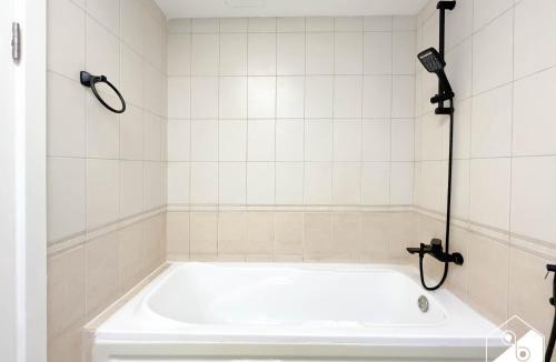 Jumeirah Village Circle Apartment | Modern Duplex JVC l Balcony Jacuzzi, Pool & Gym