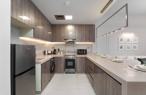 Jumeirah Lake Towers Apartment | Modern Living w/Premium Amenities close to Marina