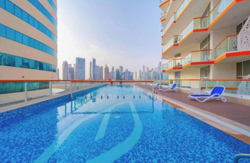 Business Bay Apartment | Modern Studio w/Iconic Burj Khalifa & Canal Views