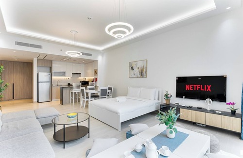 Jumeirah Lake Towers Apartment | Modern Studio w/Pool, Gym, Sauna and Great Views