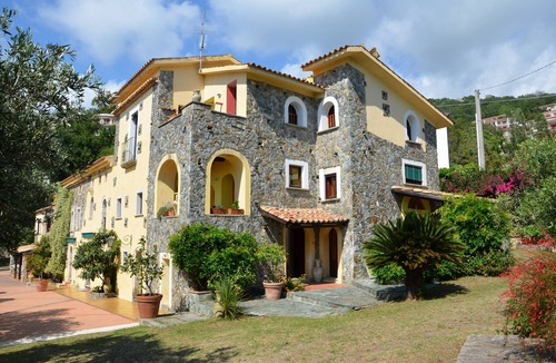 Falconara Albanese Apartment | MONOLOCALS FOR 3/4 PEOPLE IN A FARMHOUSE OF THE '700 TO THE SEA