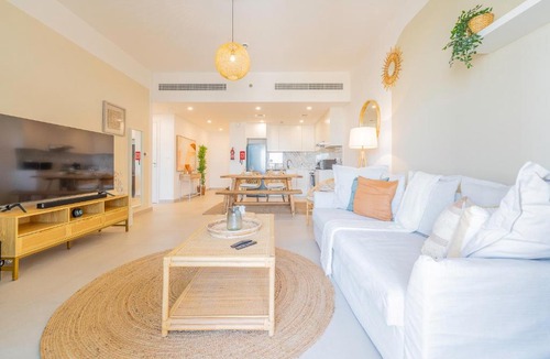 Umm Suqeim 3 Apartment | Monty Holiday Home - Beach Life Boho 1BR with Burj Al Arab View