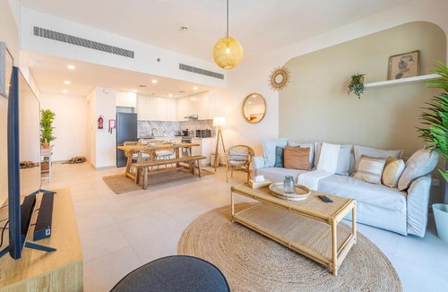 Umm Suqeim 3 Apartment | Monty Holiday Home - Beach Life Boho 1BR with Burj Al Arab View