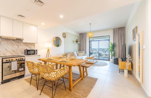 Umm Suqeim 3 Apartment | Monty Holiday Home - Beach Life Boho 1BR with Burj Al Arab View