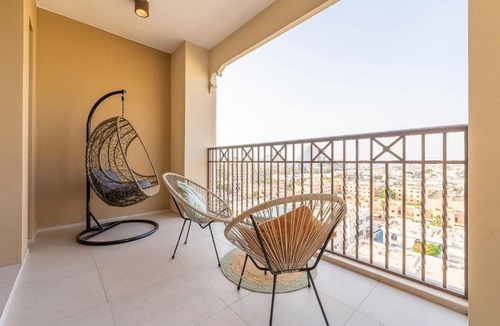 Umm Suqeim 3 Apartment | Monty Holiday Home - Beach Life Boho 1BR with Burj Al Arab View