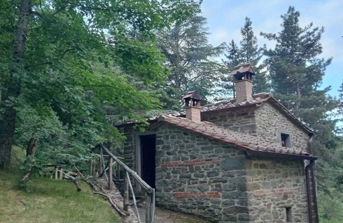Moggiana Apartment | Mountain Hut 'Camera Nel Verde' with Mountain View, Shared Garden and Wi-Fi