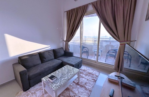 Jumeirah Lake Towers Apartment | n1-Bedroom Haven with Mesmerizing City Views, 2 minutes from DMCC Metro.