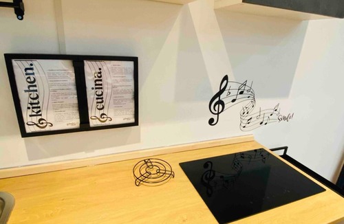 Quartieri Spagnoli Apartment | Neighborhood Sound - Apartment with terrace, for families and groups