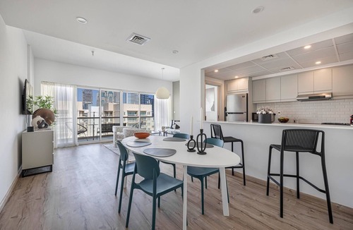 The Greens Apartment | New Fully Upgraded - Central Located - Fits 6