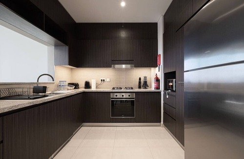 Bur Dubai Apartment | New LUXE 2BR |Burj Khalifa View |Dubai Mall Access