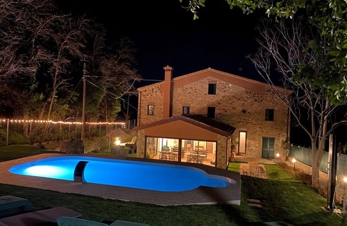 Montegrimano House | Newly renovated Italian villa with external hot tub and heated swimming pool