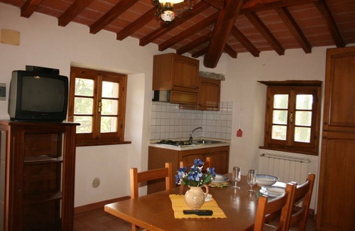 Castiglion Fiorentino Apartment | Nice apartment for 2 guests with pool, WIFI, TV and pets allowed, close to Cortona