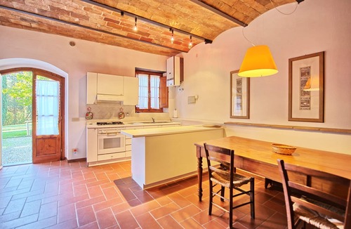 San Casciano in Val di Pesa Apartment | Nice apartment for 4 guests with WIFI, A/C, pool, TV and pets allowed, close to Greve In Chianti