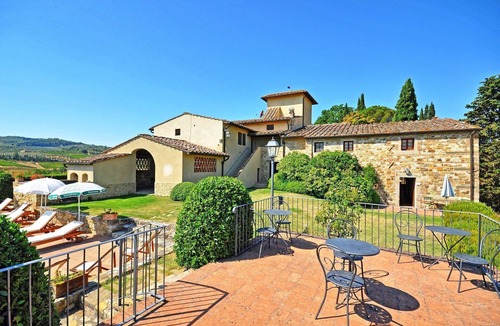 San Casciano in Val di Pesa Apartment | Nice apartment for 4 guests with WIFI, A/C, pool, TV and pets allowed, close to Greve In Chianti