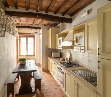 Contignano Apartment | Noi2+2 Vacanze - App. ANDREA