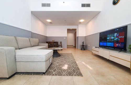 Dubai Sports City House | On Canal Walk Large Apartment Close Kitchen