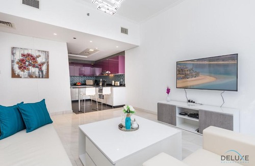 Dubai Marina Apartment | One Bedroom Apartment in Cayan Tower by Deluxe Holiday Homes