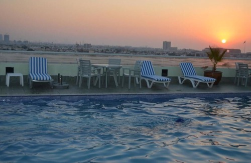 Al Mankhool House | One Bedroom Suite Near Manhattan Avenue By Luxury Bookings