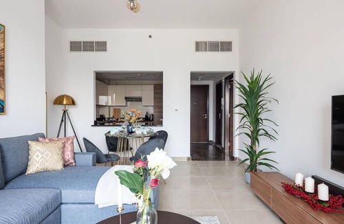 Dubai Marina Apartment | Opulent 1BR Apt with Mesmerizing Marina Views!