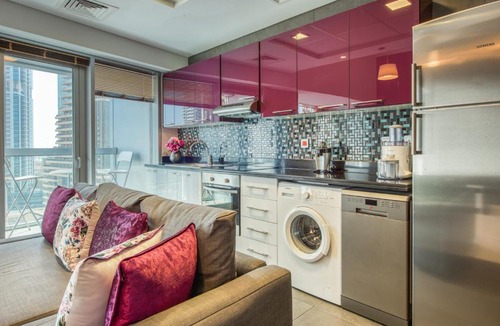 Dubai Marina Apartment | Outstanding Apartment at the Cayan Tower by Deluxe Holiday Homes