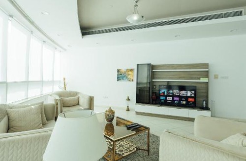 Dubai Marina Hostel | Over the Horizon