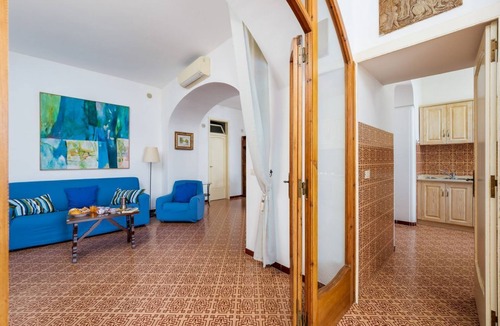 Liparlati House | Overseas Glimpse - Patio overlooking the Sea
