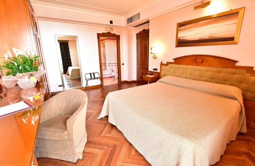 Torre del Greco Hotel | Palazzo Rosenthal Vesuview