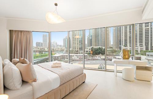 Jumeira 1 Apartment | Panoramic 2BR with Pool & Burj View Next to Mall