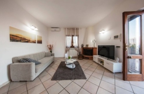 Priora Villa | Panoramic villa nestled in the greenery of Sorrento with panoramic views of Vesuvius