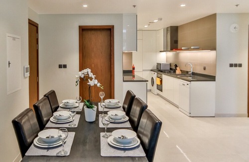 Dubai Marina Apartment | Partial Marina View 2BR by the Marina Promenade