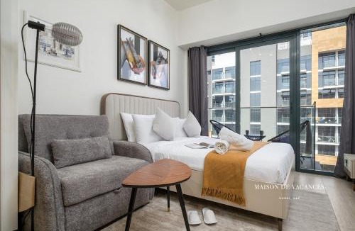 Nad Al Sheba Apartment | Peaceful Studio Getaway, 10 Mins from Dubai Mall