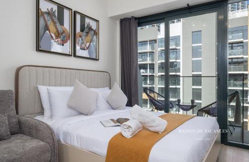 Nad Al Sheba Apartment | Peaceful Studio Getaway, 10 Mins from Dubai Mall