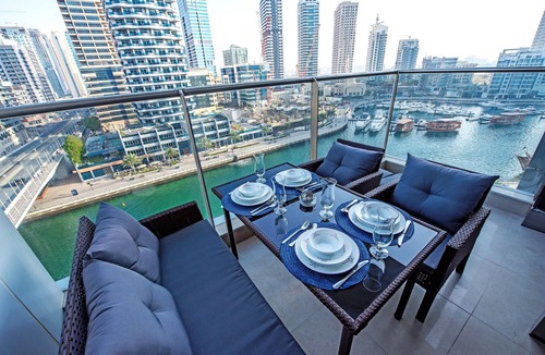 Dubai Marina Apartment | Pelicanstay - Full Marina and Pool View