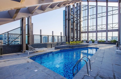 Dubai Marina Apartment | Pelicanstay - Full Marina and Pool View