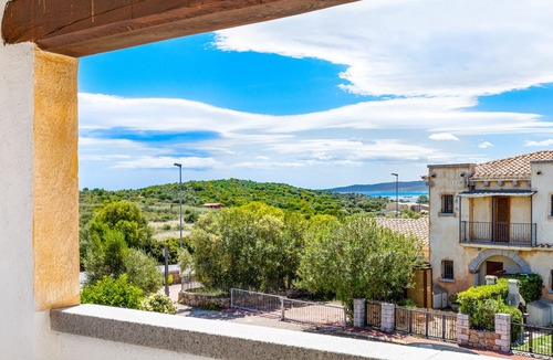 Case Peschiera-Lu Fraili House | Pet-Friendly Holiday Home Villetta Lu Fraili with Terrace