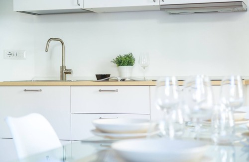 Chiaia Apartment | Piazza Amedeo Stylish Apartment by Wonderful Italy
