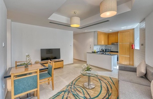 Umm Suqeim 3 Apartment | Premier 1 BR at Al Thanyah Street, Barsha Heights