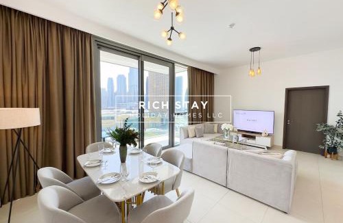 Bur Dubai Apartment | Premium 3BR plus Maids Burj Khalifa & Dubai Mall view