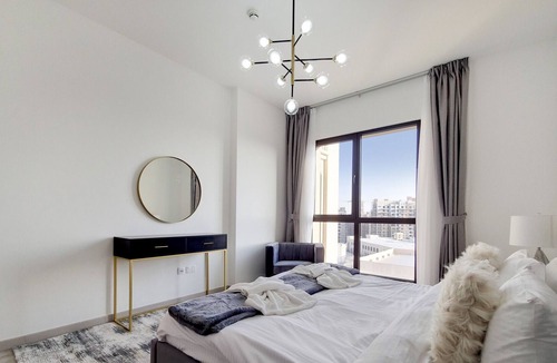 Umm Suqeim 3 Apartment | Primestay- Luxury 1BR near Burj Al Arab and Souk Madinat